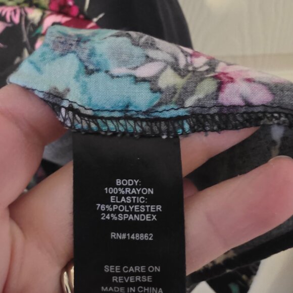 Torrid Grey, Pink and Turquoise Floral Sleeveless Top, Size 3 - Picture 3 of 7